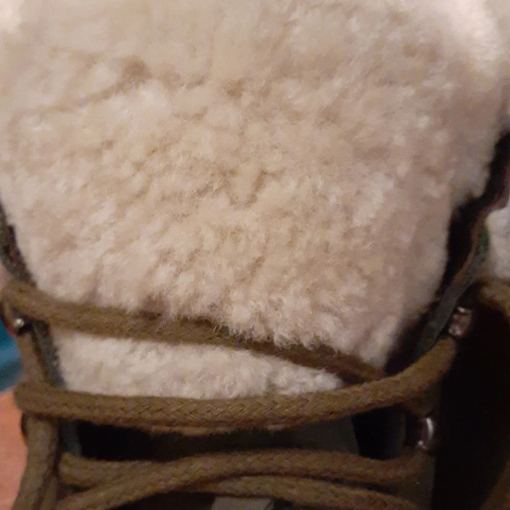 Steve madden lace up boots size 8 1/2. Sueded leather like material   olive - Picture 4 of 4